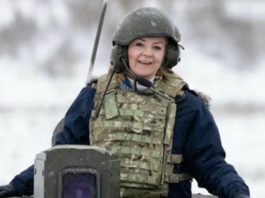 «Англичанка гадит»: безграмотная хамка Лиз Трасс (глава МИД Британии) обязана извиниться за пропаганду войны и фейки о России "Англичанка гадит": безграмотная хамка Лиз Трасс (глава МИД Британии) обязана извиниться за пропаганду войны и фейки о России