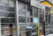 В заблокированном Харькове орудуют мародеры, а до этого Пре-Зеленский заботливо раздавал оружие всем желающим.. В заблокированном Харькове орудуют мародеры, а до этого Пре-Зеленский заботливо разавал оружие всем желающим..