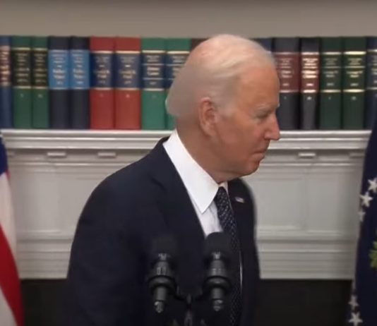 ВИДЕО, позорище! Журналисты США осмеяли своего невменяемого идиота-президента Байдена после его фейков о вторжении России на Украину ВИДЕО, позорище! Журналисты США осмеяли своего невменяемого идиота-президента Байдена после его фейков о вторжении России на Украину