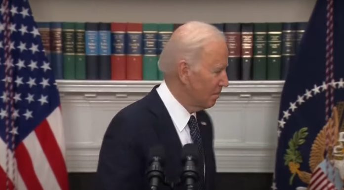 ВИДЕО, позорище! Журналисты США осмеяли своего невменяемого идиота-президента Байдена после его фейков о вторжении России на Украину ВИДЕО, позорище! Журналисты США осмеяли своего невменяемого идиота-президента Байдена после его фейков о вторжении России на Украину