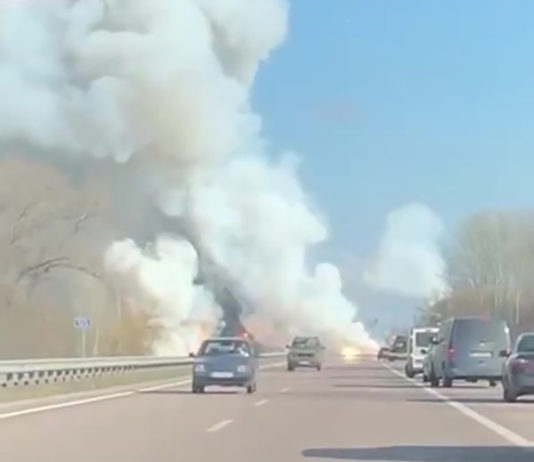 ВИДЕО: укрофашистский БУК-М1 вместе с машинами обеспечения уничтожен российскими ВКС, Полтавская область Укрофашистский БУК-М1 с машинами обеспечения уничтожен российскими ВКС, Полтавская область