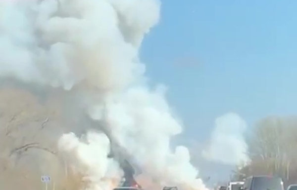 ВИДЕО: укрофашистский БУК-М1 вместе с машинами обеспечения уничтожен российскими ВКС, Полтавская область Укрофашистский БУК-М1 с машинами обеспечения уничтожен российскими ВКС, Полтавская область