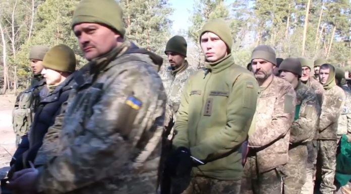 ВИДЕО: 60 голодных и брошенных начальством солдат ВСУ сдались в плен российским военным в Николаевке (Киевская область) ВИДЕО: 60 голодных и брошенных начальством солдат ВСУ сдались в плен российским военным в Николаевке (Киевская область)