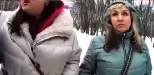 ВИДЕО: «Здесь 2 школы, уберите пушки!», харьковчане требуют от укрофашистов ВСУ убрать боевую технику от детсада ВИДЕО: «Здесь 2 школы, уберите пушки!», харьковчане требуют от укрофашистов ВСУ убрать боевую технику от детсада