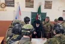 ВИДЕО: «Бандеровским Нацикам даётся один шанс — застрелиться или сдаться», чеченский ОМОН вошел в Мариуполь ВИДЕО: "Бандеровским Нацикам даётся один шанс - застрелиться или сдаться", чеченский ОМОН вошел в Мариуполь