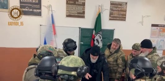 ВИДЕО: «Бандеровским Нацикам даётся один шанс — застрелиться или сдаться», чеченский ОМОН вошел в Мариуполь ВИДЕО: "Бандеровским Нацикам даётся один шанс - застрелиться или сдаться", чеченский ОМОН вошел в Мариуполь