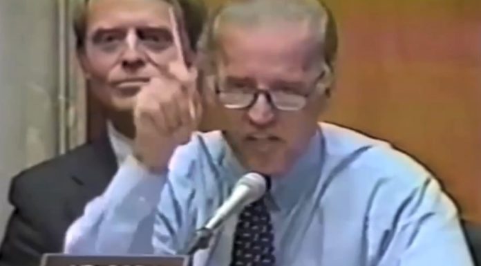ВИДЕО: сумасшедший военный преступник Джо Байден ПРИЗЫВАЛ в 1999 бомбить Белград и взрывать мосты на Дунае ВИДЕО: Этот он, чокнутый ВОЕННЫЙ ПРЕСТУПНИК Джо Байден ПРИЗЫВАЛ в 1999 бомбить Белград и взрывать мосты на Дунае