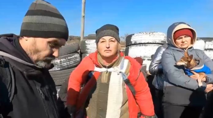 ВИДЕО, жители Мариуполя: «Это АД! Пусть весь мир видит и знает — фашисты Азова и Правого Сектора стреляли убивали нас».. ВИДЕО, жители Мариуполя: "Это АД! Пусть весь мир видит и знает - Азов и Правый Сектор стреляли в нас"..