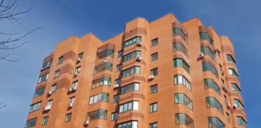 ВИДЕО: клоун-террорист Зеленский имеет 2 квартиры в Москве (Тушино, Варшавка), не считая пентхауса в Крыму, квартир в Лондоне и Киеве ВИДЕО: клоун-террорист Зеленский имеет 2 квартиры в Москве (Тушино, Варшавка), не считая пентхауса в Крыму, квартир в Лондоне и Киеве