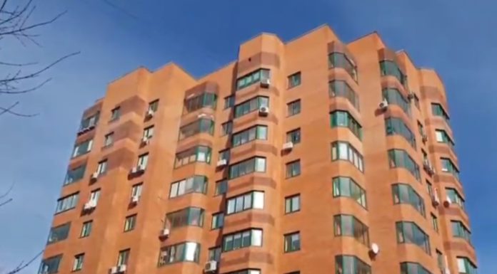 ВИДЕО: клоун-террорист Зеленский имеет 2 квартиры в Москве (Тушино, Варшавка), не считая пентхауса в Крыму, квартир в Лондоне и Киеве ВИДЕО: клоун-террорист Зеленский имеет 2 квартиры в Москве (Тушино, Варшавка), не считая пентхауса в Крыму, квартир в Лондоне и Киеве