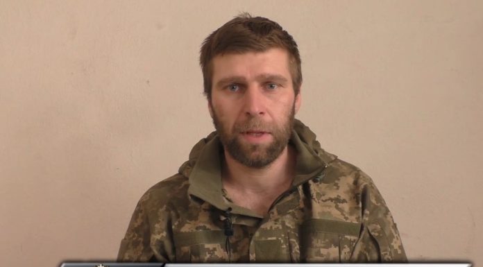 ВИДЕО, сдавшийся в плен укровояка 73 центра СО ВСУ : «Наши командиры бросили нас как пушечное мясо на убой, а сами удирают с поля боя».. ВИДЕО, сдавшийся в плен укровояка 73 центра ССО ВСУ Наши командиры бросили нас как пушечное мясо на убой, а сами удирают с поя боя..