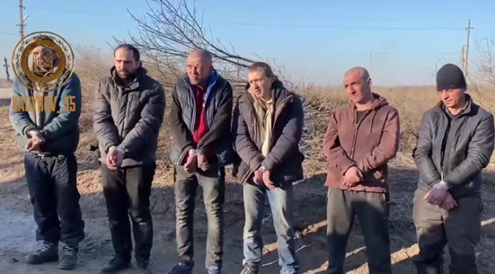 ВИДЕО: шайка укрофашистов попалась в руки чеченских воинов полка Рамзана Кадырова.. Жалкие, трусливые, всё осознали.. Твари! ВИДЕО: шайка укрофашистов попалась в руки чеченских воинов полка Рамзана Кадырова.. Жалкие, трусливые, всё осознали.. Твари!