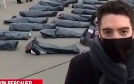 ВИДЕО-Фейки с ЖИВЫМИ ТРУПАМИ сейчас штампуют в Польше уроды-блогеры из США, якобы «гумкатастрофа» на Украине ВИДЕО: Сейчас в Польше уроды-блогеры из США штампуют видеоролики о "гумкатастрофе" в Укре, правда Трупы Движутся..