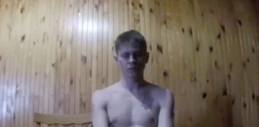 Жалкий сосунок, наводчик Семенюк К.В. 1996г.р. из батальона «Айдар» сдался в плен, доиздевался над жителями Донбасса Жалкий сосунок, наводчик Семенюк К.В. 1996г.р. из батальона "Айдар" сдался в плен, доиздевался над жителями Донбасса