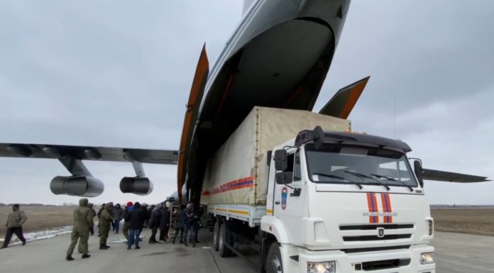 ВИДЕО: Самолеты с гуманитарной помощью для жителей Украины прибыли в Крым из Ростова-на-Дону Первые грузовые самолёты с гуманитарной помощью для жителей Украины прибыли из Ростова-на-Дону в Крым