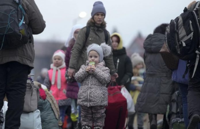 По просьбе никчемного французика Макрона В.В.Путин открывает 7 марта с 10-00 гуманитарные коридоры на Украине