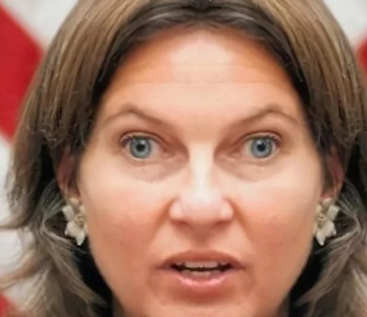 «Старушка с печеньками» Нуланд признала наличие незаконных биолабораторий США на Украине и боится расследования России "Старушка с печеньками" Нуланд признала наличие незаконных биолабораторий США на Украине и боится расследования России