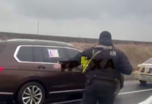 Украинские толстосумы бегут из Украины под улюлюканье украинцев и под защитой нацистской укрополиции Украинские толстосумы бегут из Украины под улюлюканье украинцев и под защитой нацистской укрополиции