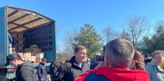 Единорос Андрей Турчак призвал таких «деятелей», как предатель-либераст Песков, «возить на Донбасс для общения с жителями и нашими бойцами» Единорос Андрей Турчак призвал таких "деятелей", как предатель-либераст Песков, "возить на Донбасс для просветления и общения с людьми"