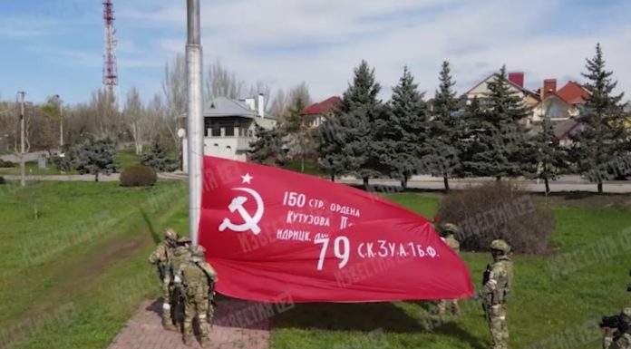 ВИДЕО: Красное Знамя Победы водружено в Херсоне над Аллеей Славы, Так Победим!!! ВИДЕО: Красное Знамя Победы водружено в Херсоне над Аллеей Славы, Так Победим!!!
