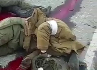 ВИДЕО: мрази укронацисты расстреливают в упор российских военнопленных ВИДЕО: мрази укронацисты расстреливают в упор российских военнопленных