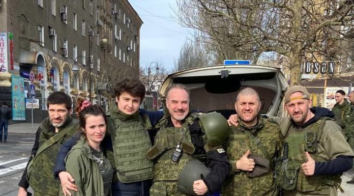 Истинная русская творческая интеллигенция сейчас в Донецке вместе с армией и народом, а не в Израилях «бабки спасает» Истинная русская творческая интеллигенция сейчас в Донецке вместе с армией и народом, а не в Израилях "бабки спасает"