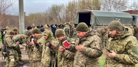ВИДЕО Сладкова, Мариуполь-: более 1000 морпехов сдаются в плен армии ДНР из зоны завода Ильича с завода Ильича Мариуполя