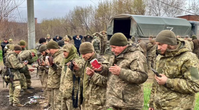 ВИДЕО Сладкова, Мариуполь-: более 1000 морпехов сдаются в плен армии ДНР из зоны завода Ильича с завода Ильича Мариуполя