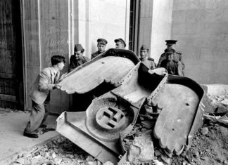 ФСБ России рассекретила архивы о самоубийстве Гитлера 30 апреля 1945 в собственном бункере ФСБ России рассекретила архивы о самоубийстве Гитлера 30 апреля 1945 в собственном бункере