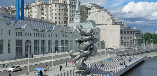 ГЭС-2 в Москве, новое культурное пространство с березовой рощей и неприличной «Царь-какашкой» под видом арт-объекта ГЭС-2 в Москве, новое культурное пространство с березовой рощей и неприличной кучей под видом арт-объекта
