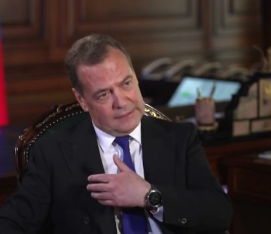 Либераст-бывшепрезидент Дмитрий Медведев прозревает однако: запоздалые высказывания, а что раньше молчал то? Либераст-бывшепрезидент Дмитрий Медведев прозревает однако: запоздалые высказывания, а что раньше молчал то?