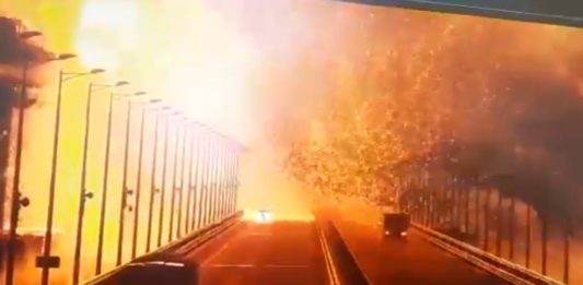 ГлавКоВерх Путин! Взрыв Крымского моста — не casus belli, не жирнющая ли красная линия, нет? Ваши «Усы Пескова» что промямлят? ГлавКоВерх Путин! Взрыв Крымского моста - это не casus belli, не жирнющая ли красная линия, нет? Ваши "Усы Пескова" опять отмажутся?