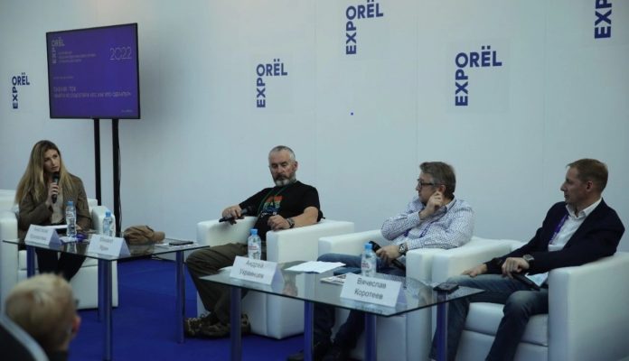 О развитии активного туризма и спорта в России паблик-ток «Выйти из соцсетей в лес» в рамках выставки «ORЁLEXPO 2022»