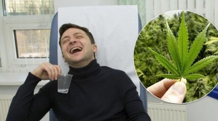 Слуга мирового жидо-сатанизма — наркоман иудей Зеленский — покорно уничтожает тысячи укровояк на Донбассе и Херсонщине Слуга мирового жидо-сатанизма - наркоман иудей Зеленский - покорно уничтожает тысячи укровояк на Донбассе