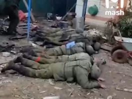 ВИДЕО: Хохляцкие выродки-нацисты ВСУ (см. ФОТО) убили выстрелом в голову более 10 сдавшихся в плен российских солдат ВИДЕО Хохляцкие выродки-нацисты ВСУ убили выстрелом в голову 10 сдавшихся в плен российских бойцов, ЗАПАД упёрто молчит