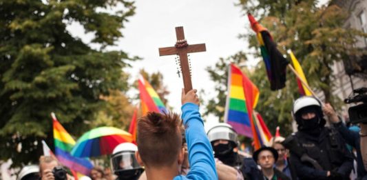 Госдума приняла в 3-м чтении Закон против ЛГБТ-сатанистов, содомитов и прочей нечисти Госдума приняла в 3-м чтении Закон против ЛГБТ-сатанистов, содомитов и прочей нечисти