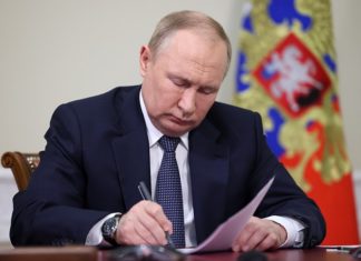 Президент России В.В.Путин подписал Указ №961 об ответных мерах в связи с введением «потолка цен» на российскую нефть Президент России В.В.Путин подписал Указ №961 об ответных мерах в связи с введением "потолка цен" на российскую нефть