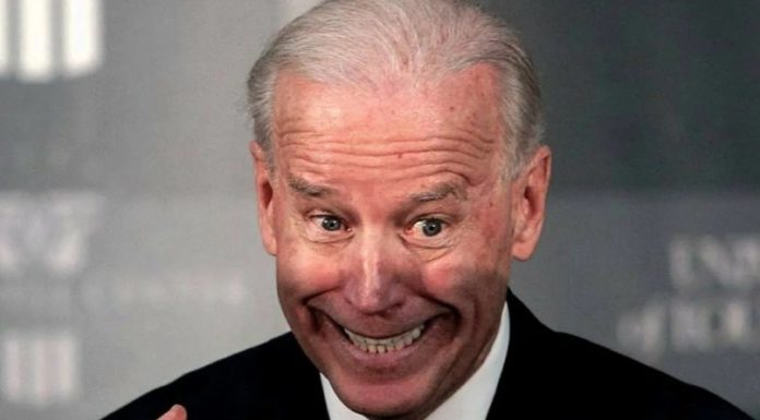 Почему Россия позволила старому идиоту-президенту Байдену прибыть в Киев, это что ли «право сильного»? Почему Россия позволила старому идиоту-президенту Байдену прибыть в Киев, это что ли "право сильного"?