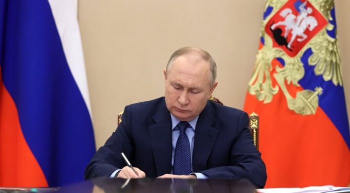 Президент Путин подписал закон о приостановке действия ДСНВ (Договор по сокращению стратегических наступательных вооружений) Президент Путин подписал закон о приостановке действия ДСНВ (Договор по сокращению стратегических наступательных вооружений)