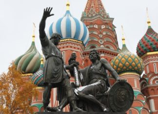 4 марта 1818 на Красной площади в Москве установили памятник Кузьме Минину и Дмитрию Пожарскому 4 марта 1818 на Красной площади в Москве установили памятник Кузьме Минину и Дмитрию Пожарскому
