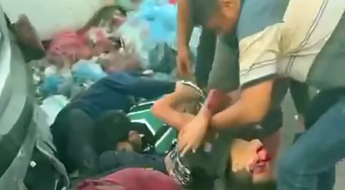 ВИДЕО, жидосатанист-убийца палестинцев Нетаньяху затопил в крови сектор Газа: убиты тысячи детей, женщин, стариков Жидосатанист-убийца палестинцев Нетаньяху затопил в крови сектор Газа: убиты тысячи детей, женщин, стариков