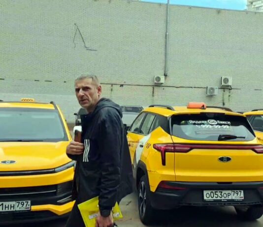 Обнаглели! Такси «MBS» + таксопарк во дворе жилого дома 27 по ул.Теплый Стан в Москве, жителям дома НЕГДЕ ПАРКОВАТЬСЯ в своём дворе! Обнаглели! Такси и таксопарк во дворе жилого дома 27 по ул.Теплый Стан в Москве, жителям дома НЕГДЕ ПАРКОВАТЬСЯ в своём дворе!