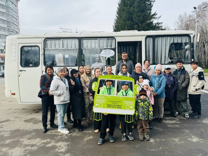 Проект "200 лет в обед" стартовал в Горно-Алтайске с автобусных экскурсий по родному городу