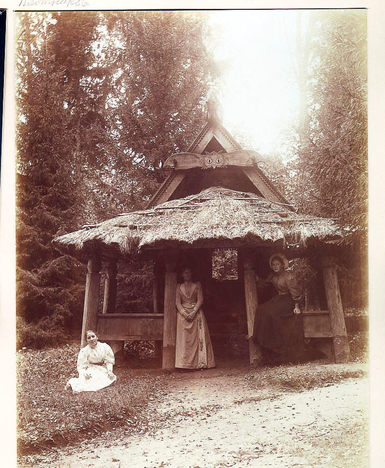 Избушка на курьих ножках, усадьба Абрамцево, фото 1880-х г.г.