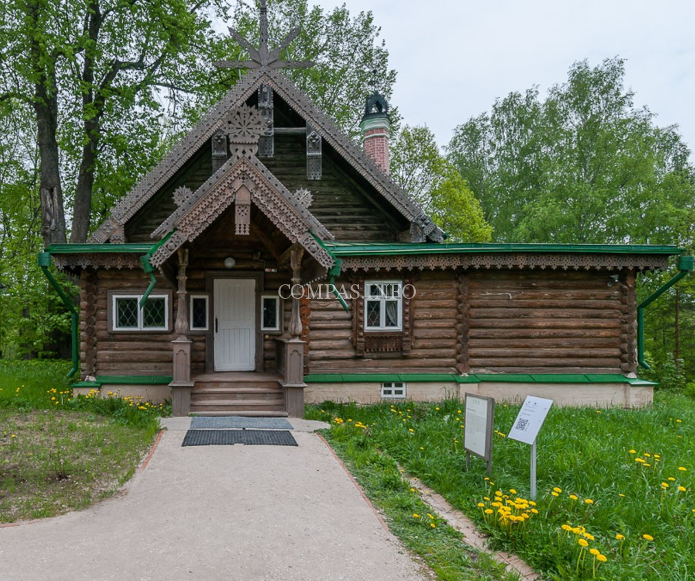 Мастерская-студия построена в 1873 году по проекту архитектора В.А. Гартмана.