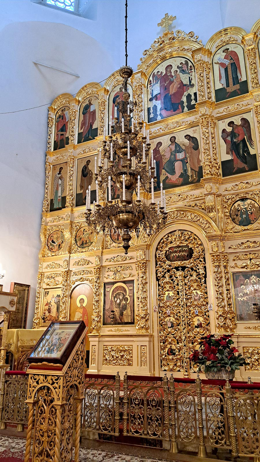 Иконостас Храма Иконы Божией Матери в Узком, дерево, позолота, дар от палехских мастеров