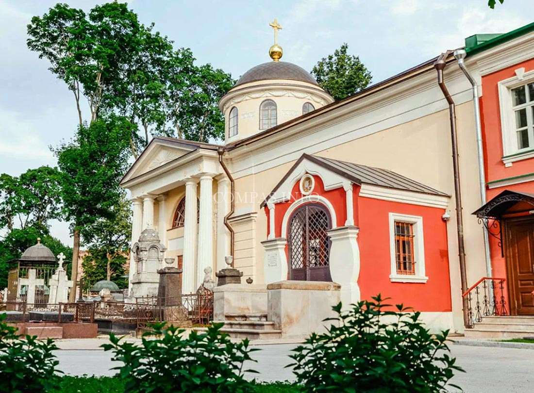 Церковь Михаила Архангела в Донском монастыре, в стиле александровского ампира, усыпальница знаменитого рода Голицыных.