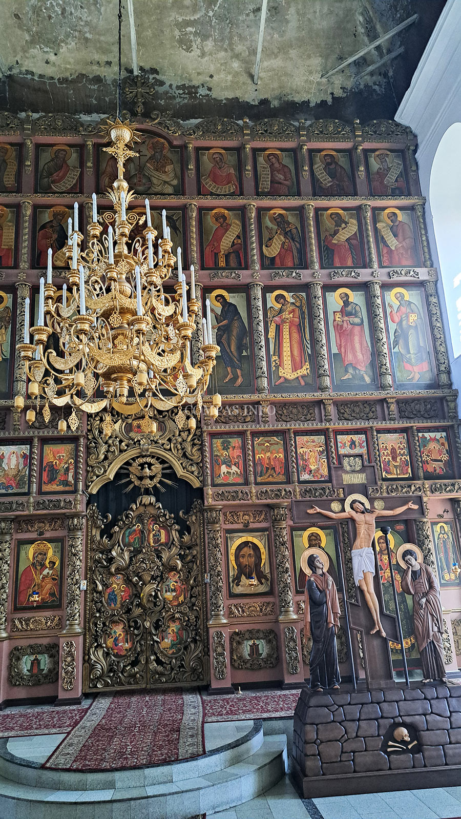 Правая-сторона-Иконостас-Церкви-С-Радонежского-Высоко-Петровского-монастыря