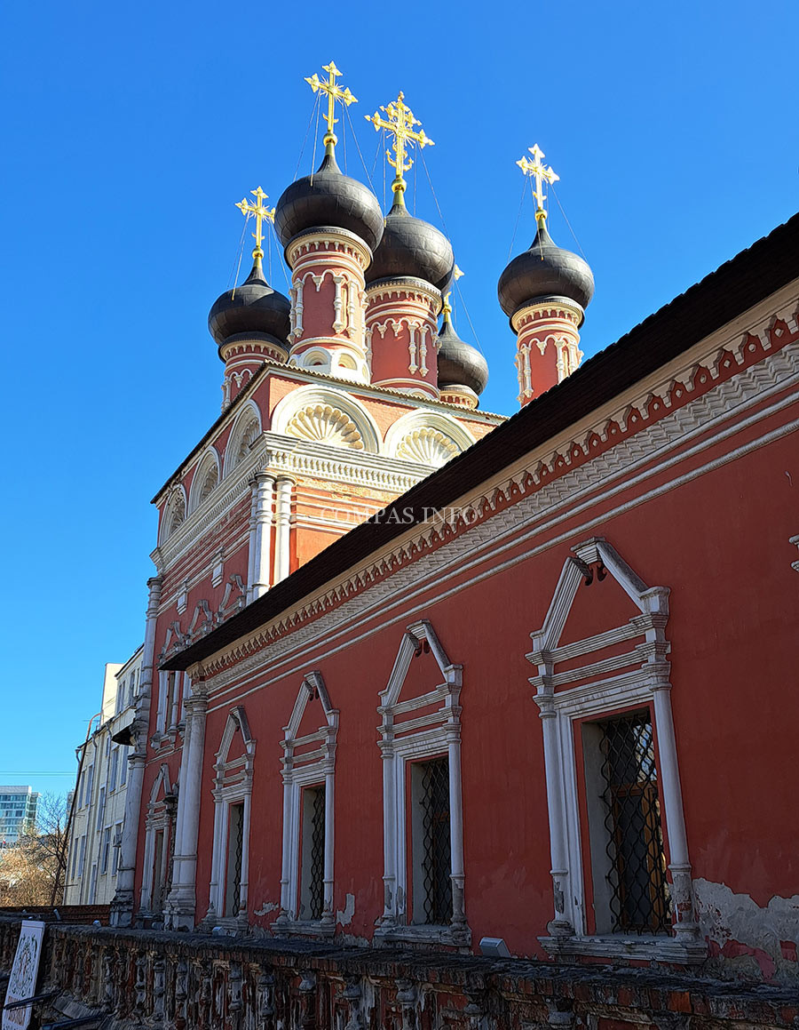 Сергиевская церковь Высоко-Петровского монастыря в Москве