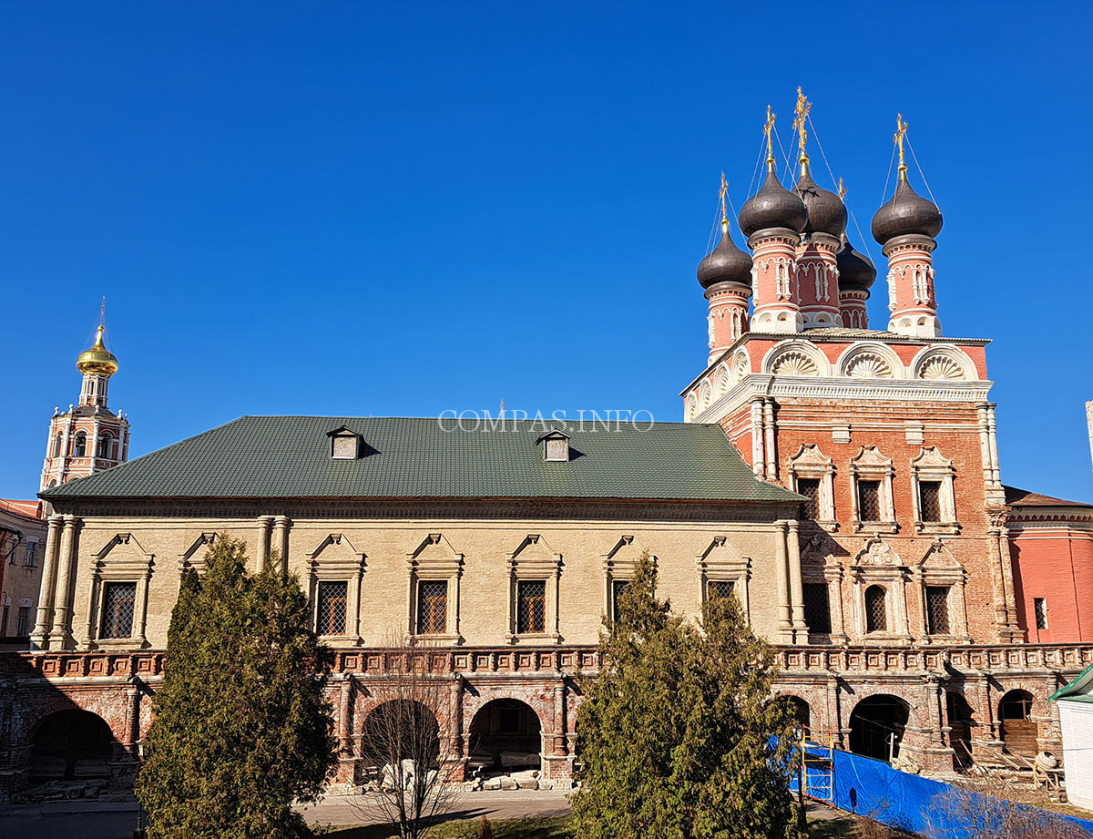 Высоко-Петровский мужской монастырь на Петровке: русская история от Алевиза Фрязина до Петра Великого 20 Храм Сергия Радонежского, вид от церкви Пахомия Высоко-Петровского монастыря
